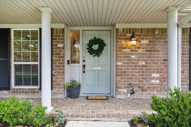 Foto del edificio - 10714 Piping Rock Ln