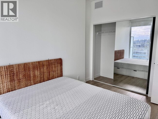 Building Photo - 567 Clarke Rd