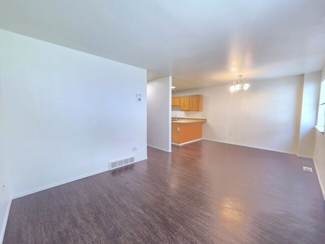 Foto del edificio - 407 E 8th Ave