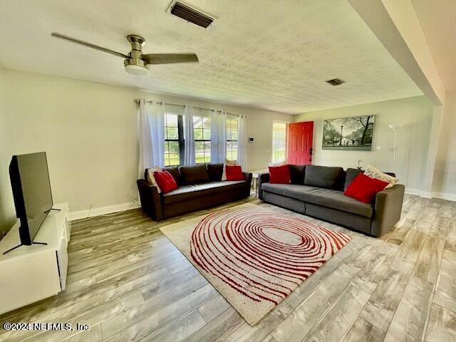 Foto del edificio - 6161 Dunn Ave