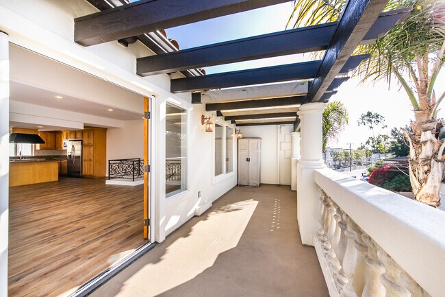 Vida interior y exterior perfecta para relajarse y entretenerse. - 168 Ardmore Ave