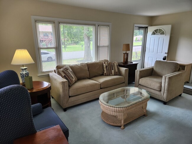 Large living room - 5433 Palm Valley Rd