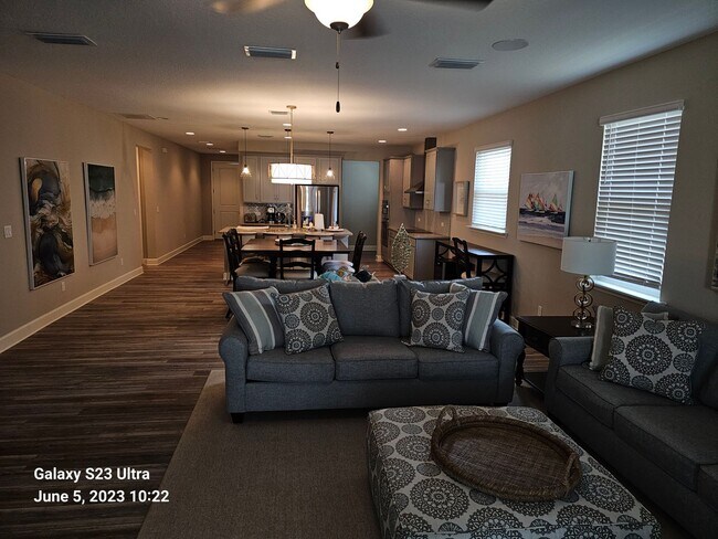 Foto del edificio - Beautifully Furnished Home in Upscale Gate...