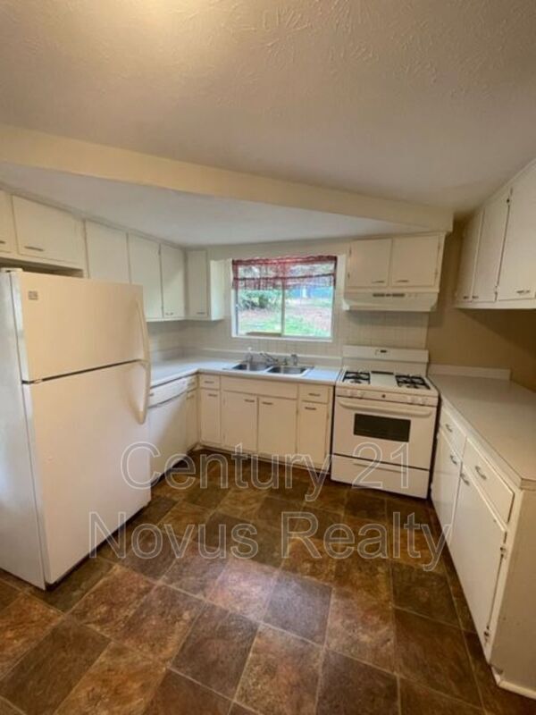 Building Photo - 112 Carroll Cir