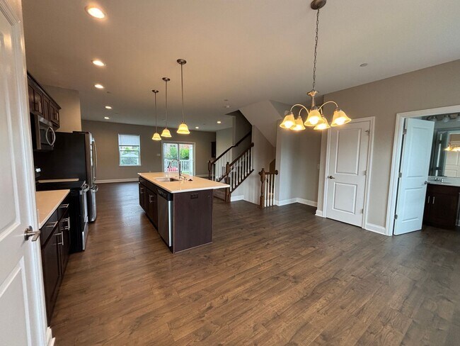 Building Photo - Beautiful Townhome in Cannosburg!