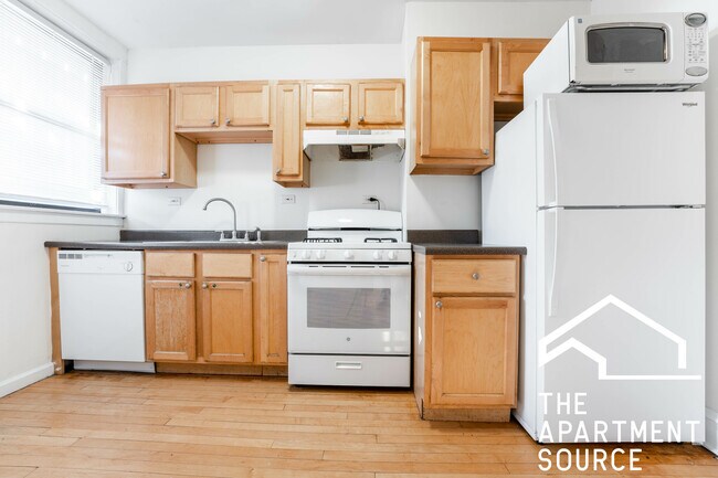 Building Photo - 1955 W Winnemac Ave