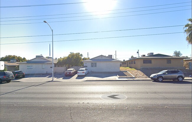 Building Photo - 1824 E Bonanza Rd