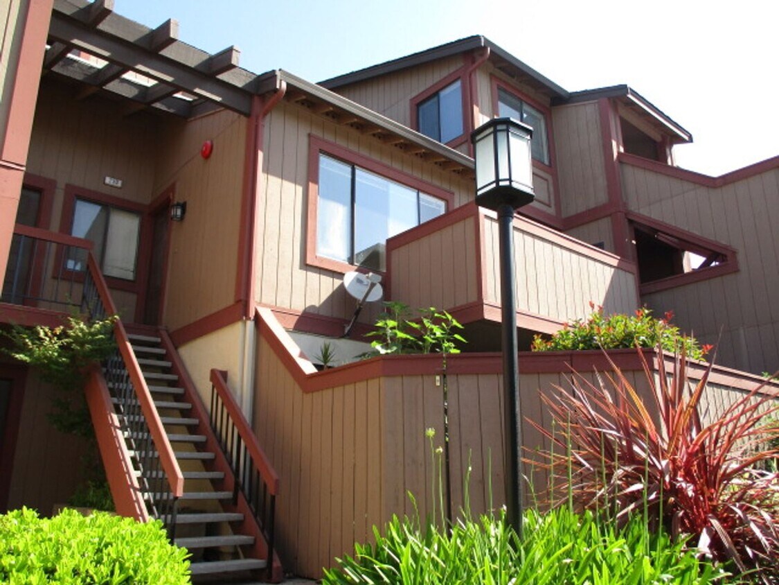 Foto principal - Warm Springs 3 bedroom Condo now available...