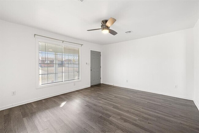 Foto del edificio - 913 NE 28th St