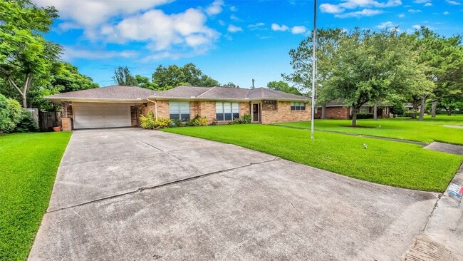 Building Photo - 7919 Montglen Dr