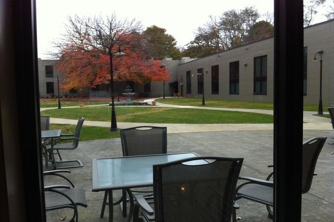 Courtyard - Lofts at the Mill