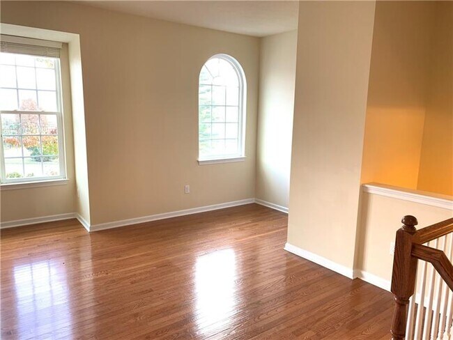 Building Photo - 120 Maple Ridge Ct