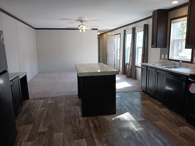 Building Photo - 58 Violet Dr