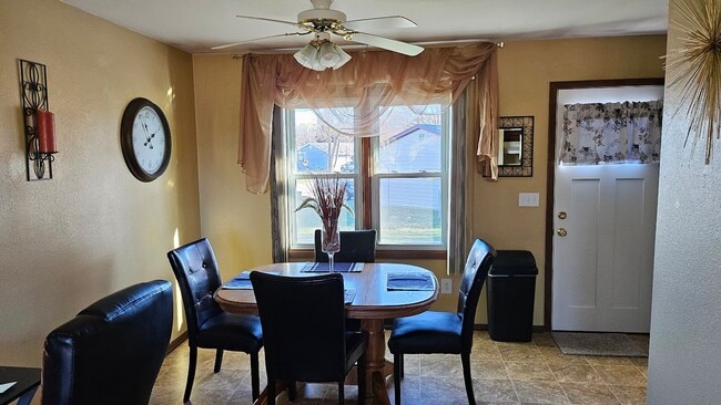 Foto del edificio - 1908 Refset Dr