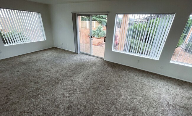 Foto del edificio - HOUSE - VILLAGE OF OAK CREEK