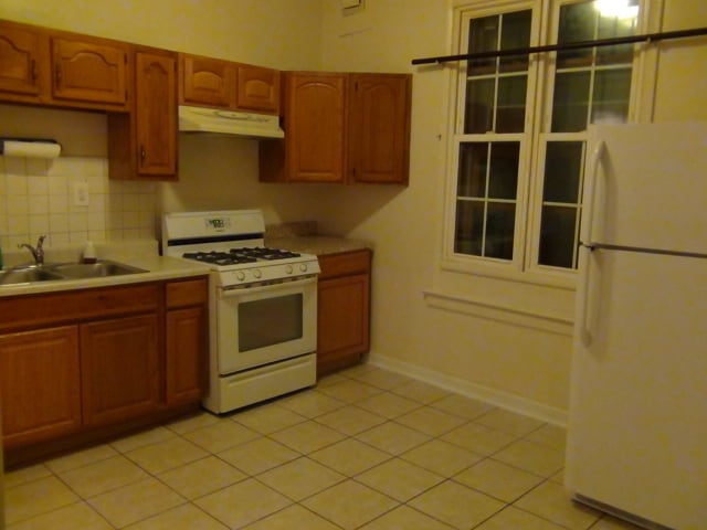 Building Photo - 1552 W Highland Ave
