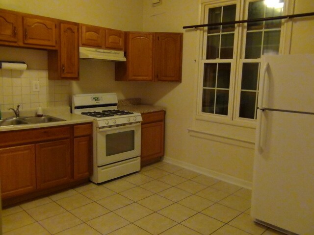 Foto del edificio - 1552 W Highland Ave