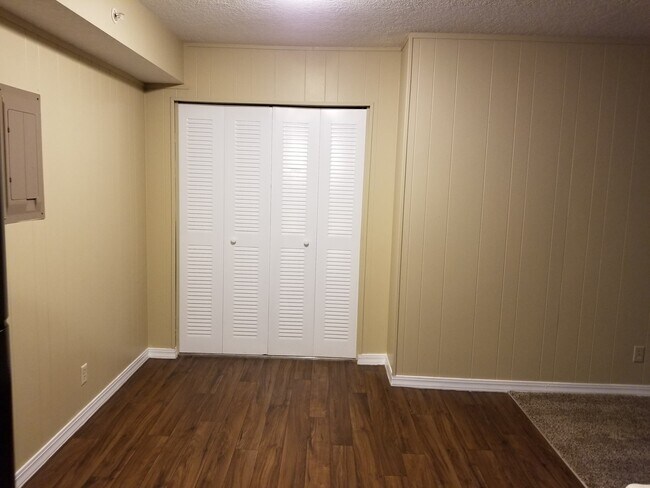 Foto del edificio - Large Two Bedroom Apt