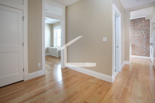 Foto del edificio - BEAUTIFUL 2 BED IN FENWAY!!! CLOSE TO NEU & BERKLEE