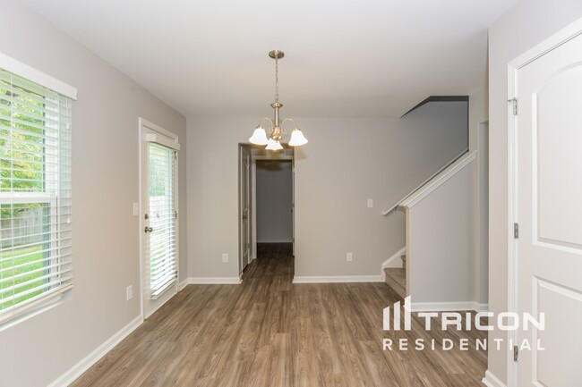 Building Photo - 117 Maple Crest Dr