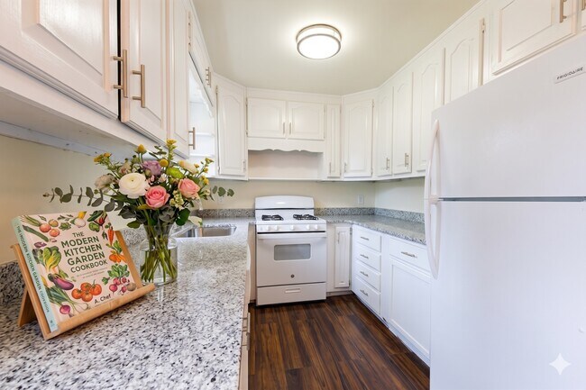 Foto del edificio - 5791 Lisa Ln