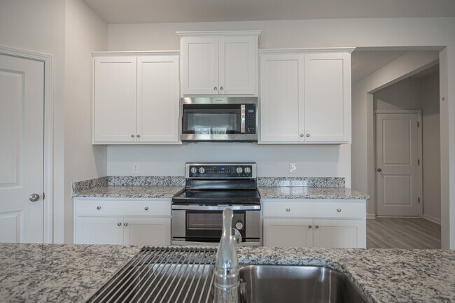 Pooler, GA Rental Home - 100 Decker Dr