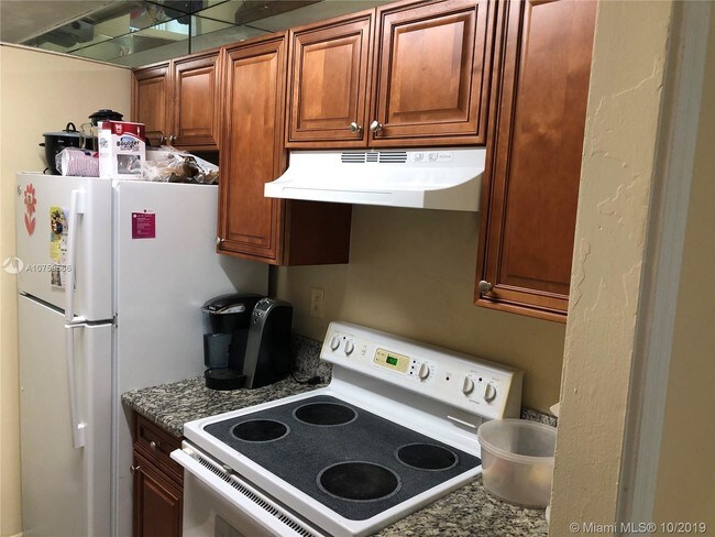 Foto del edificio - 10838 Royal Palm Blvd