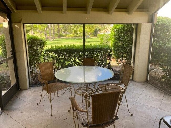Foto del edificio - 5327 Huntingwood Ct