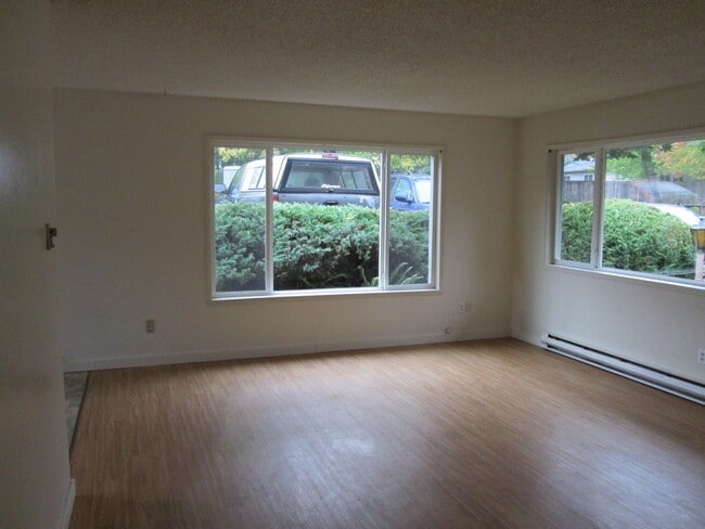 Building Photo - 9509 SW Hall Blvd
