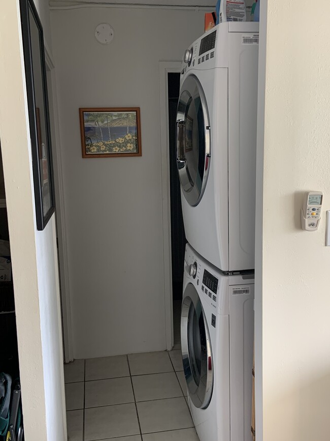 220v washer and dryer - 5210 Likini St