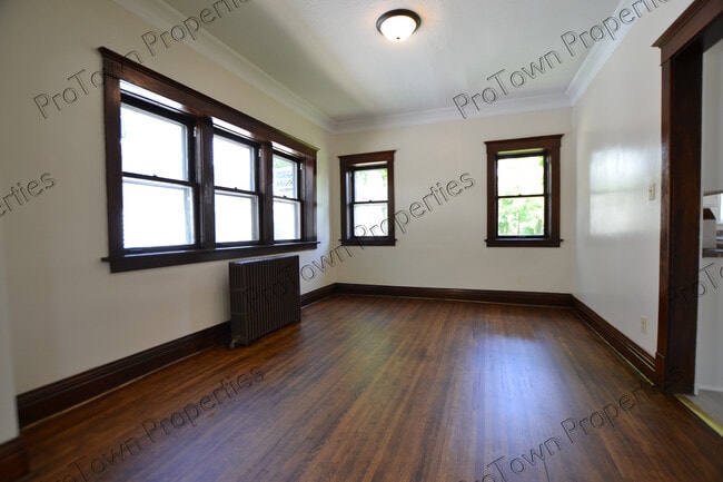 Foto del edificio - 208 N Hickory St