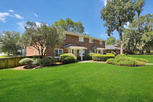 Foto del edificio - Newly Renovated Townhome near Ardsley!