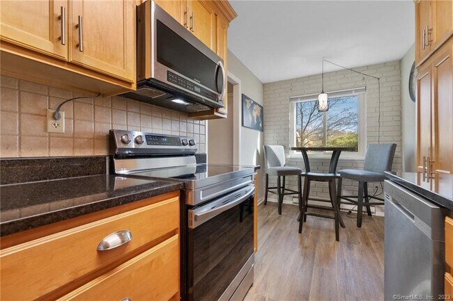 Foto del edificio - 25 Hemlock Ct