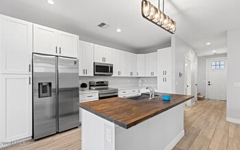 Building Photo - 2601 N 27th St