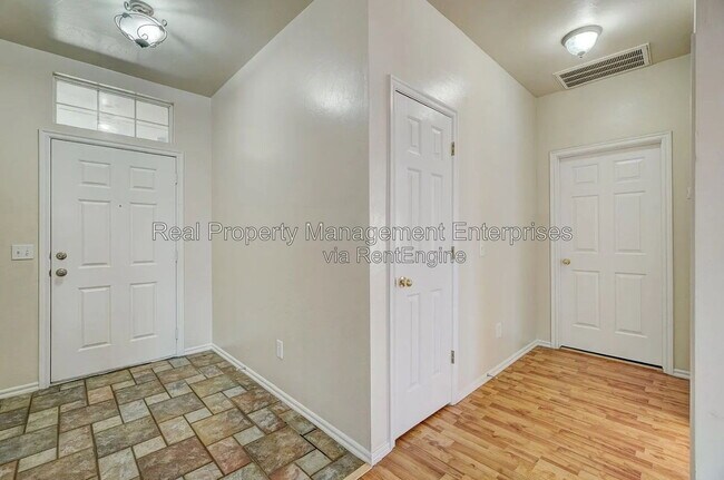 Foto del edificio - 1921 NW 173rd St