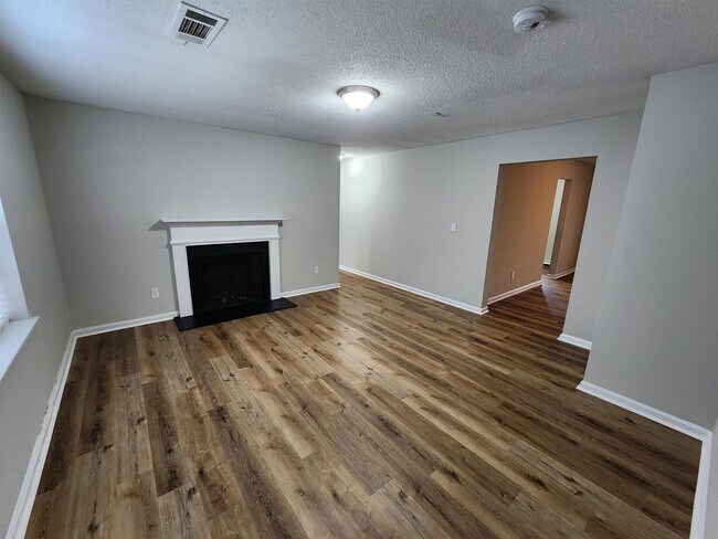 Building Photo - 295 Winding River Dr