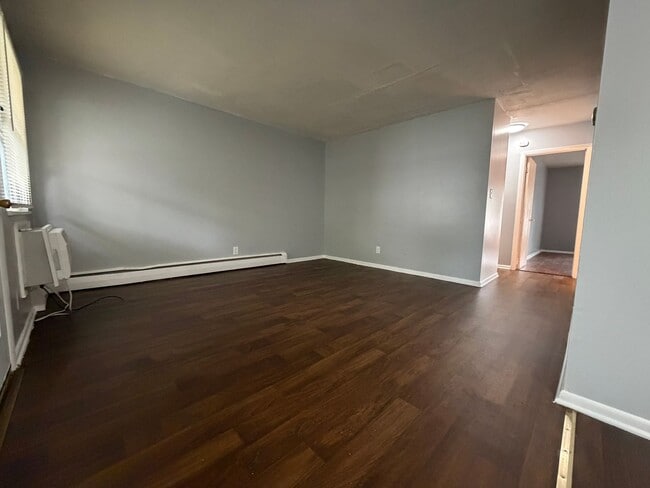 Building Photo - 421 Poplar Level Ct