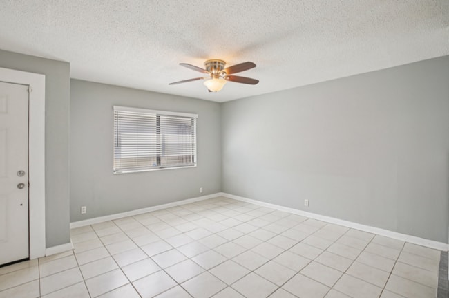 Foto del edificio - Beautiful 2 bedroom 2.5 bath condo with an...