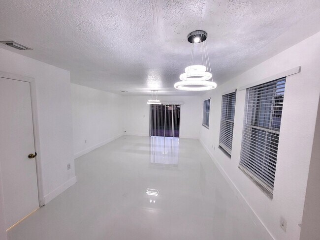 Foto del edificio - 19340 SW 103rd Ct