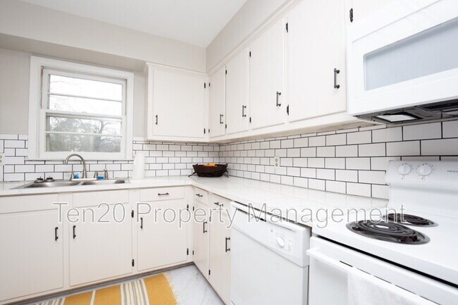 Foto del edificio - 4264 Yates Dr