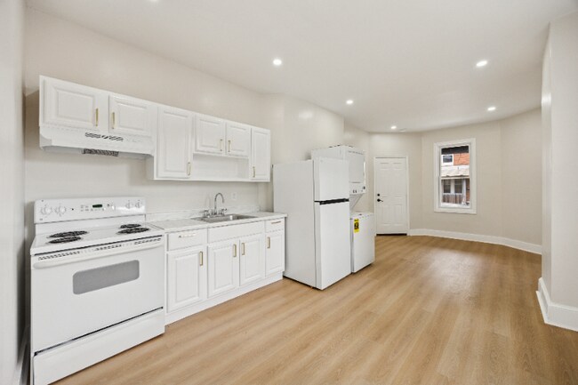Building Photo - 130 Hansberry St