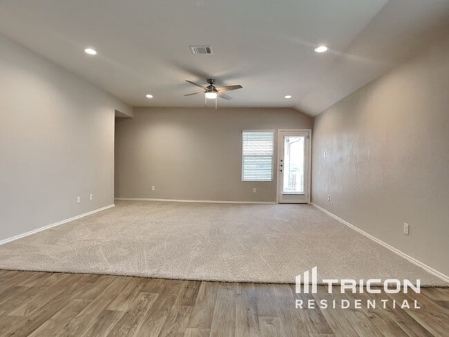 Building Photo - 221 Dylan Dr