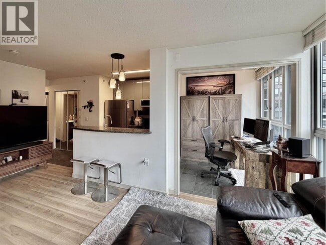 Building Photo - 1068 Hornby St