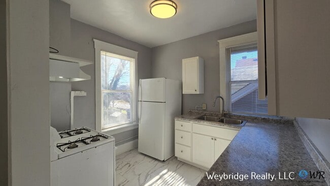 Building Photo - 407 Jackson Ave