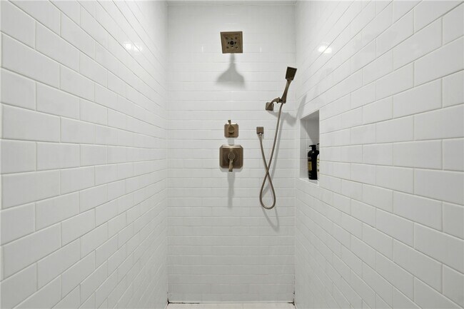 Foto del edificio - 14805 Dutchmans Dr