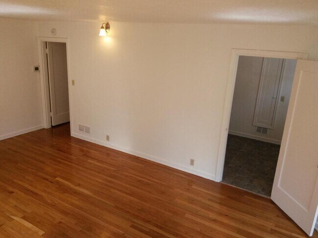 Foto del edificio - (837) 27th Street Apartments - 1 Bedroom /...