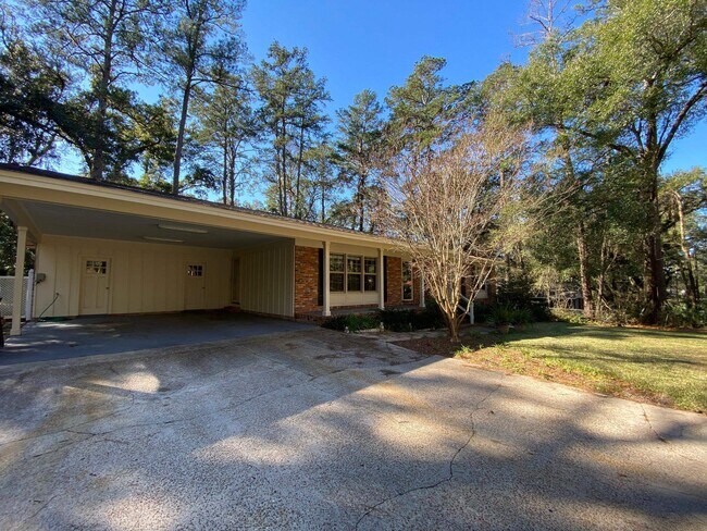 Building Photo - 1509 Raa Ave