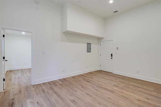 Building Photo - Charming 1BR in the Heart of Olde Towne Clinton