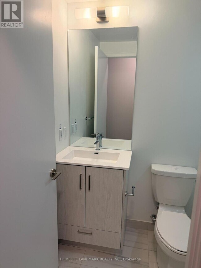 Photo du bâtiment - 180 Front St E