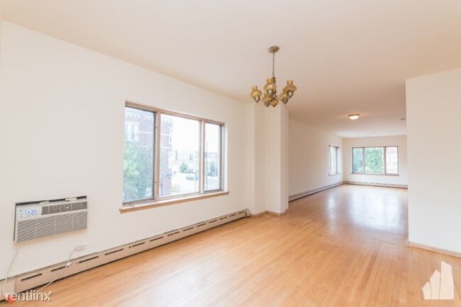 Foto del edificio - 3646 W Fullerton Ave